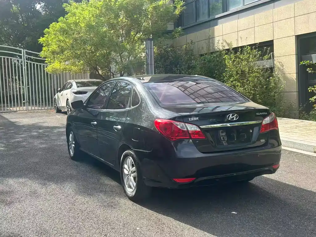 Hyundai Elantra — миниатюра 9