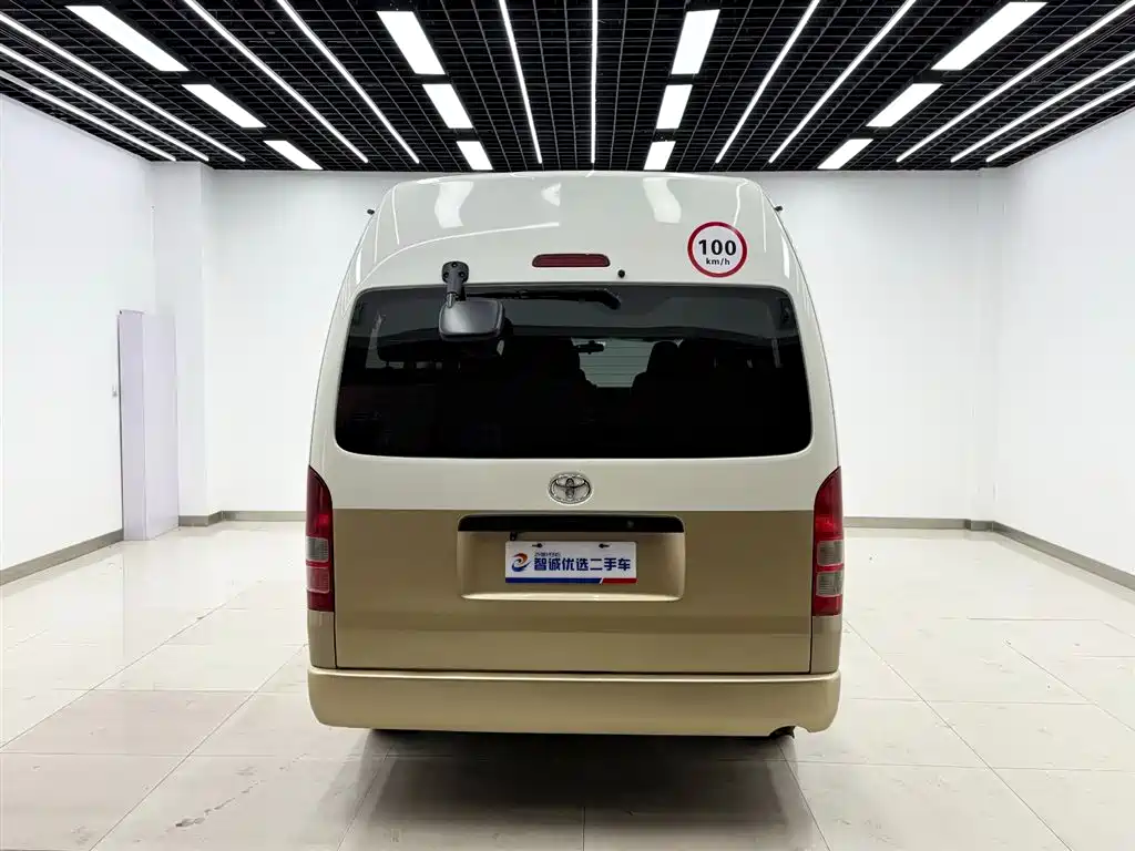 Toyota HiAce 2015 2.7L