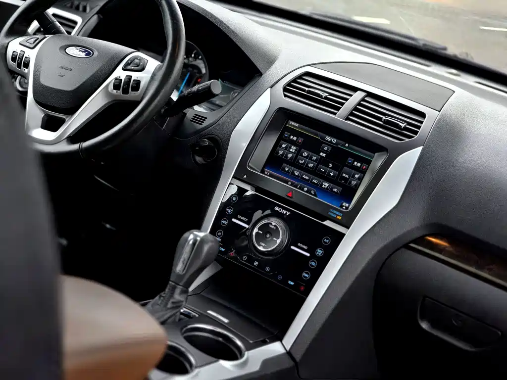 Ford Explorer (Import) — миниатюра 12