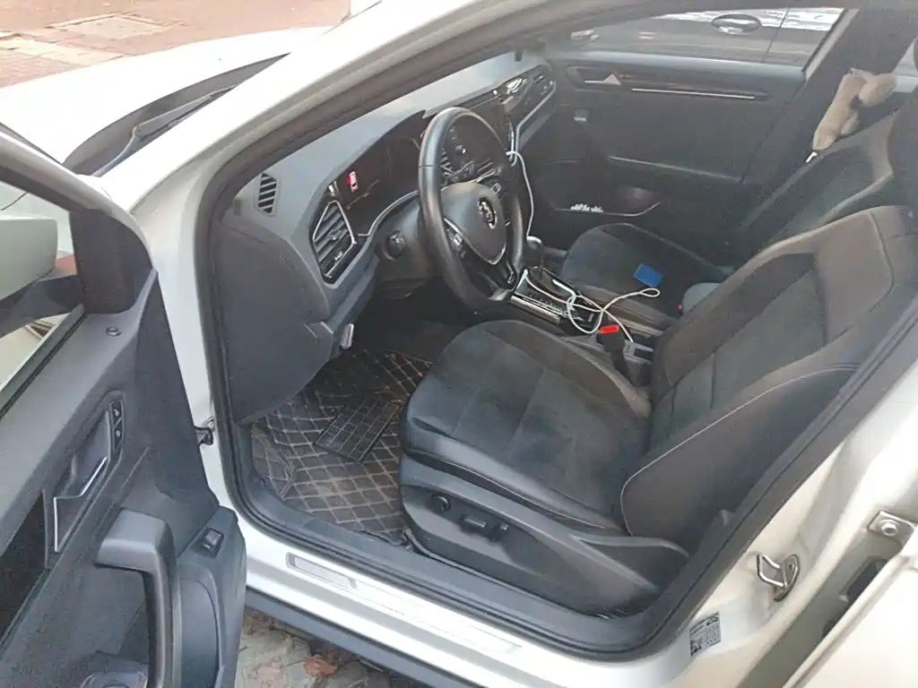 Volkswagen T-Roc — миниатюра 14