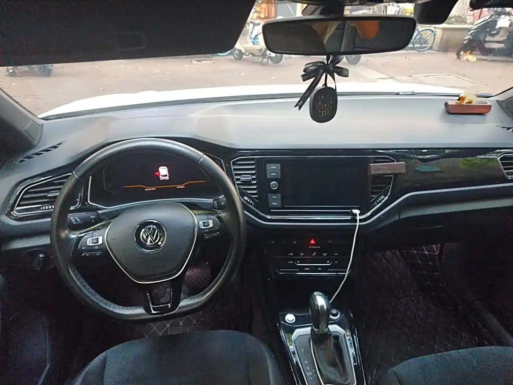 Volkswagen T-Roc — миниатюра 13