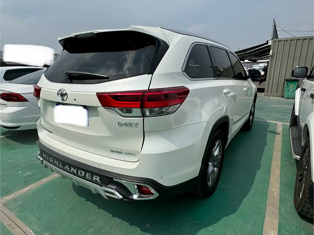 TOYOTA HIGHLANDER
