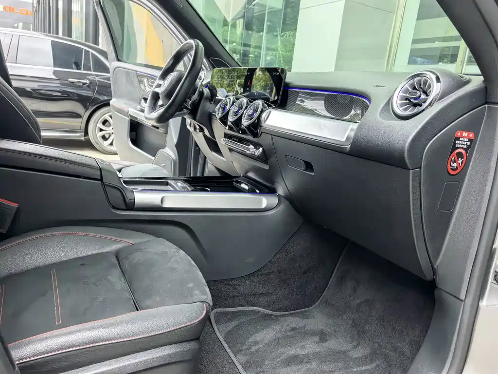 Mercedes-Benz GLB AMG — миниатюра 11