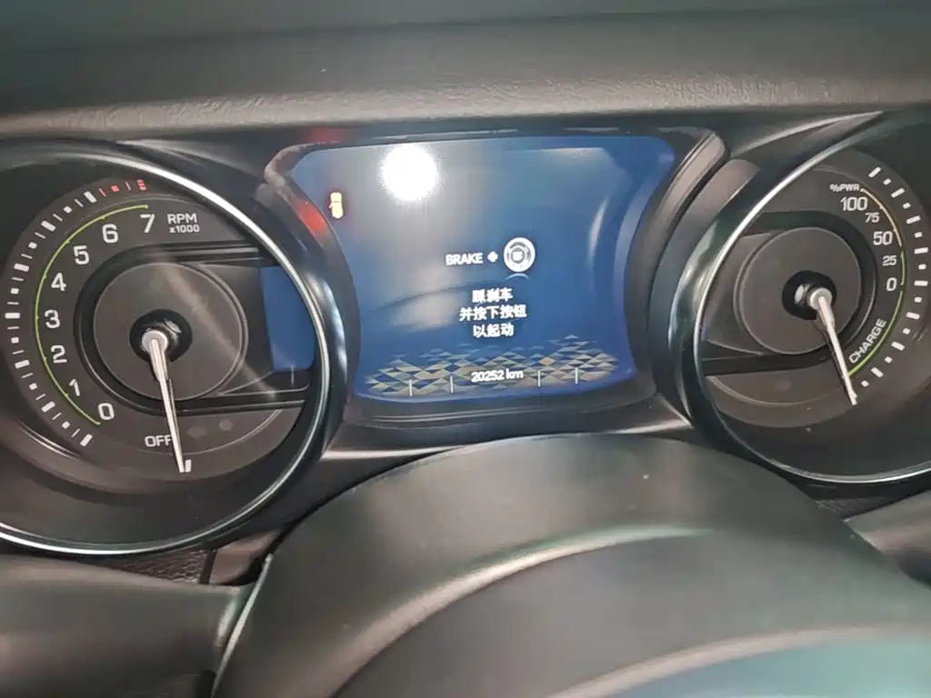 Jeep Wrangler PHEV — миниатюра 12