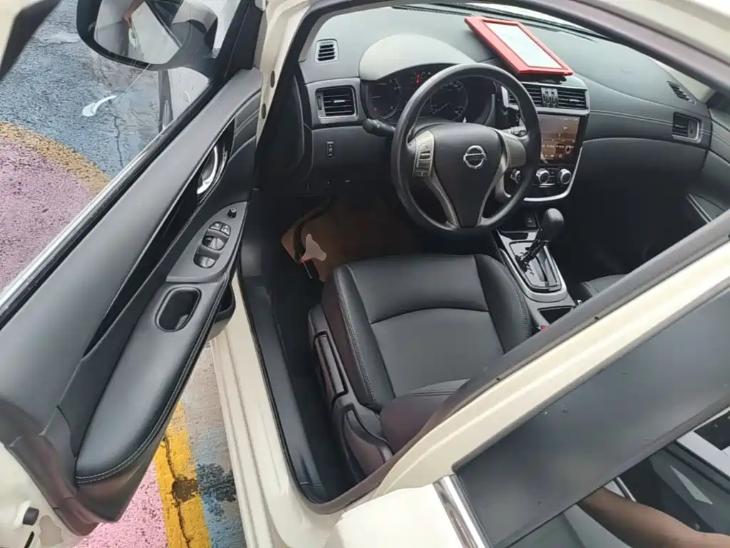 Nissan Tiida — миниатюра 16