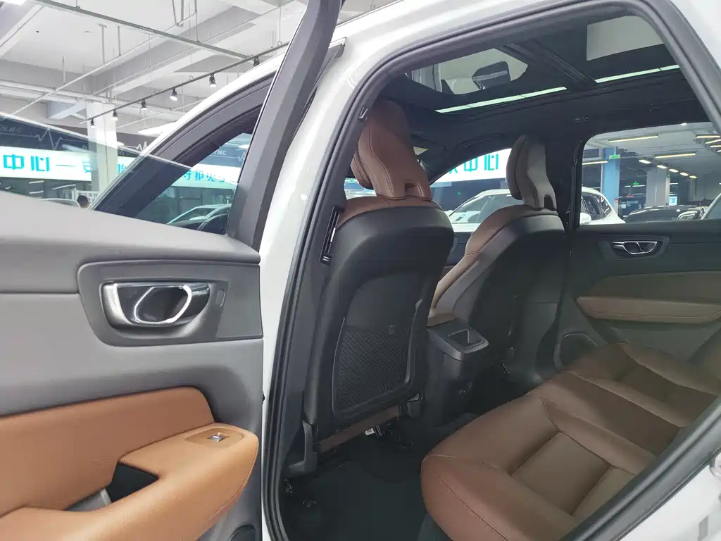 Volvo XC60 — миниатюра 8