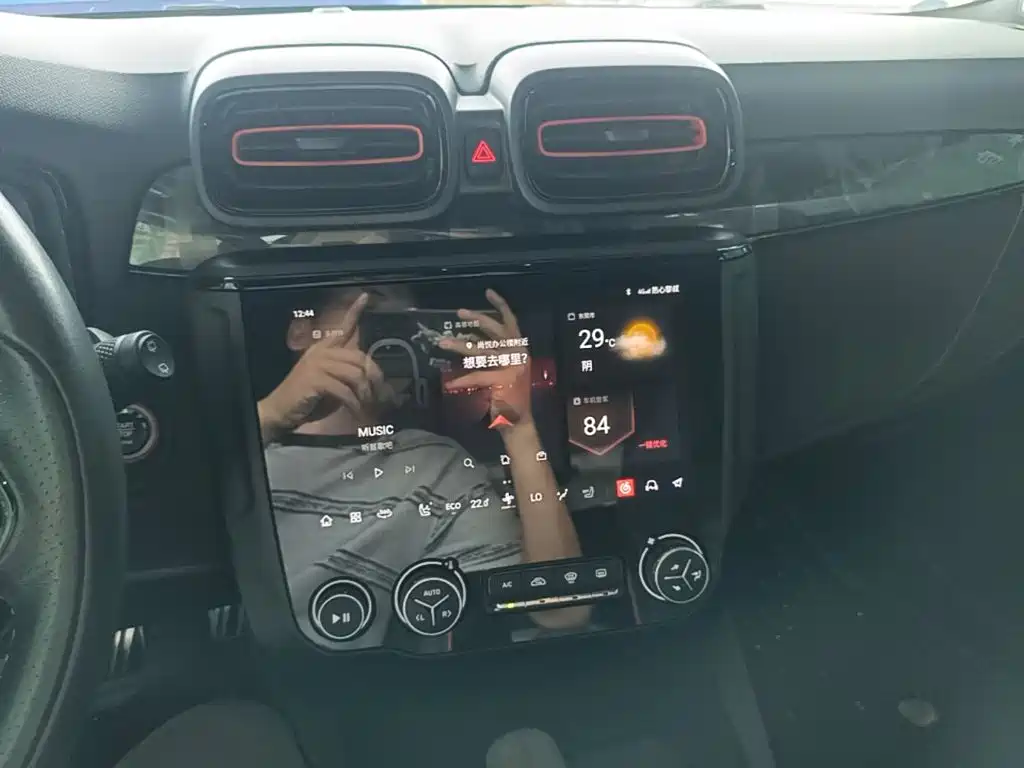 Lynk & Co 02 Hatchback — миниатюра 13