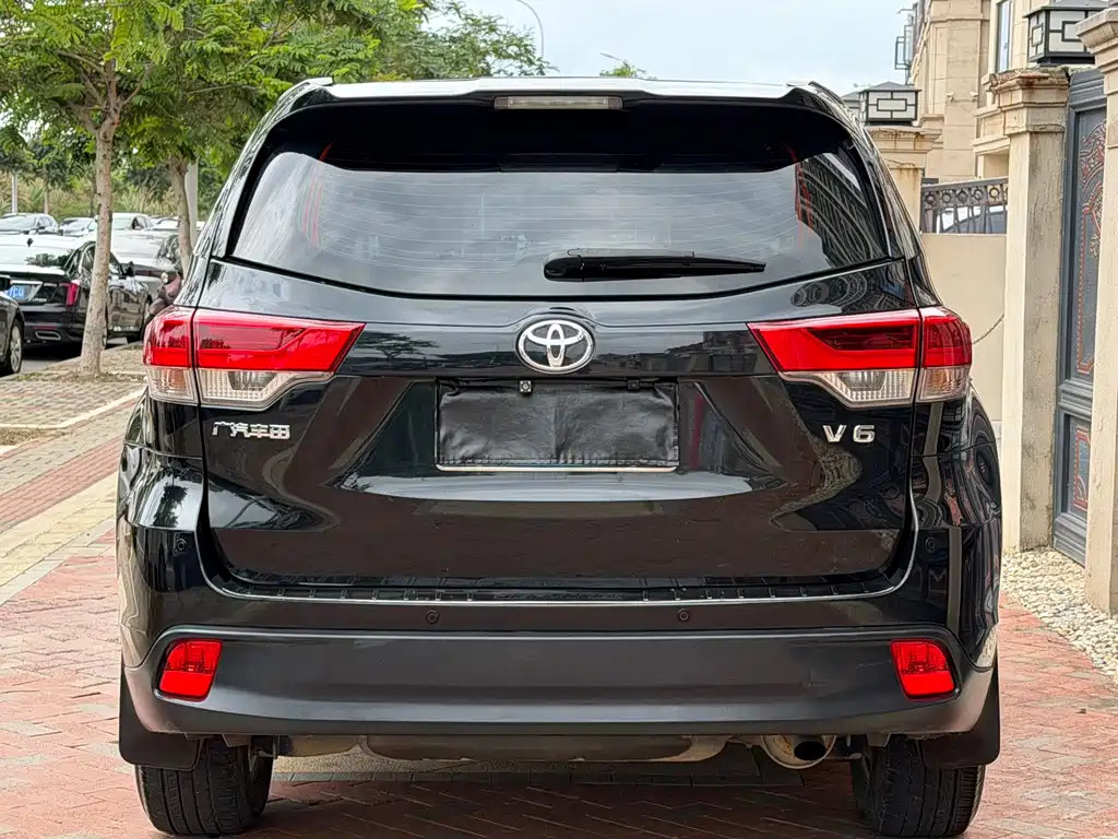 TOYOTA HIGHLANDER