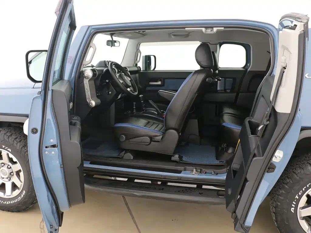 Toyota FJ Cruiser — миниатюра 10