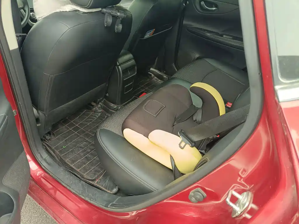 Nissan Tiida — миниатюра 5