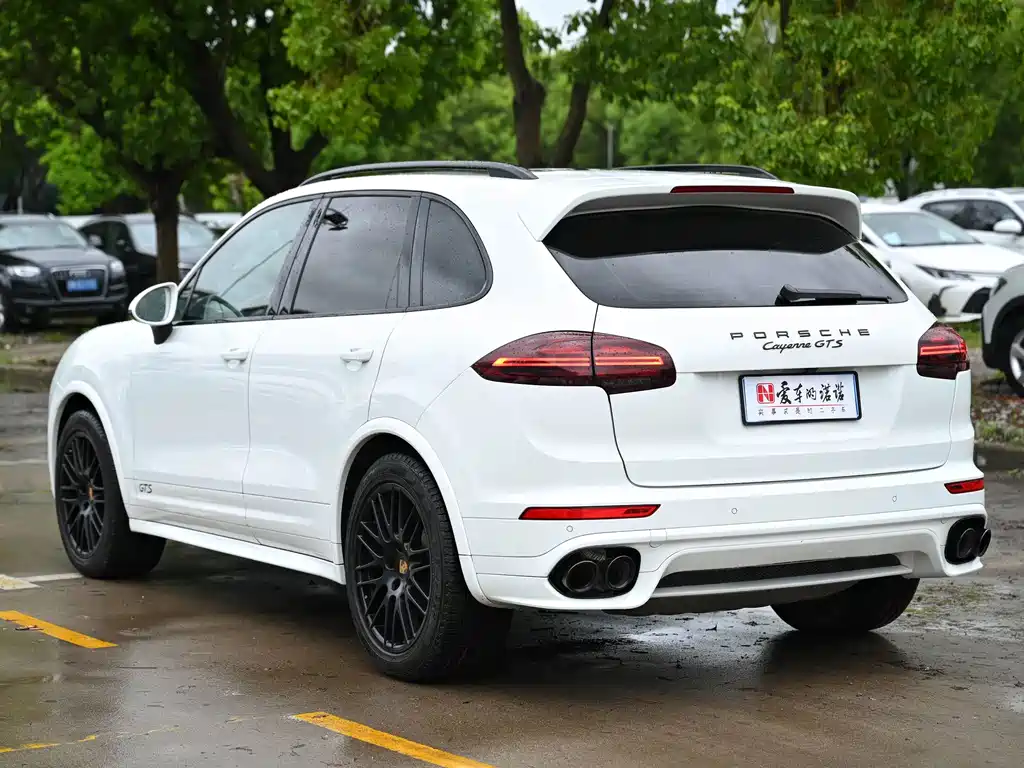 Porsche Cayenne — миниатюра 4