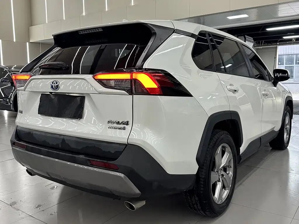 Toyota RAV4 — миниатюра 9