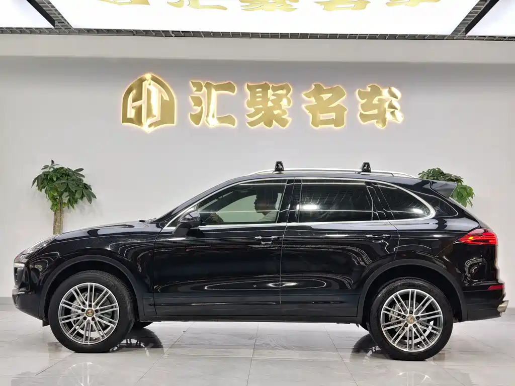 Porsche Cayenne — миниатюра 9