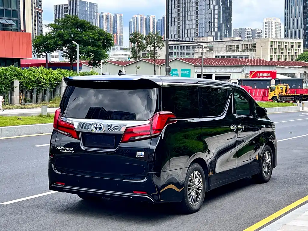 Toyota Alphard — миниатюра 13