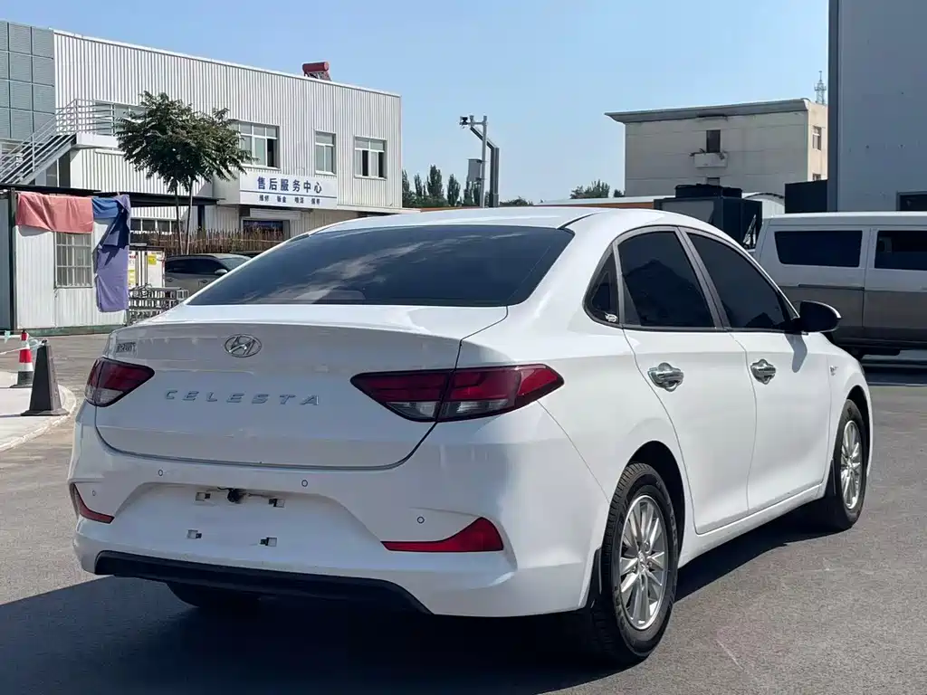 Hyundai Elantra — миниатюра 9