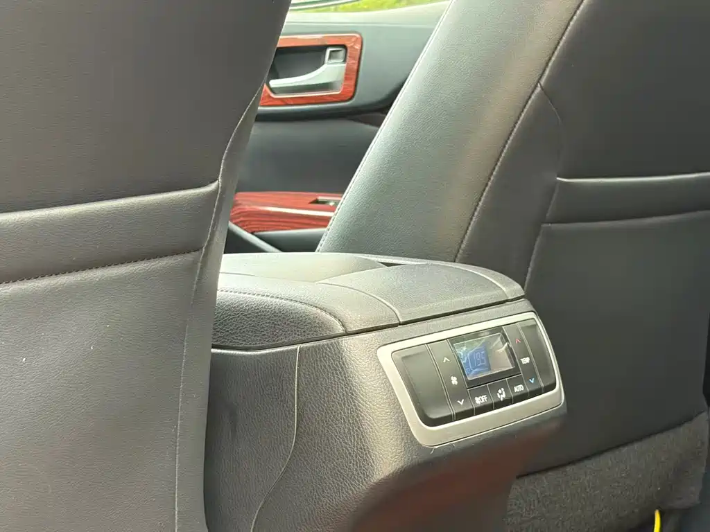 Toyota Highlander 2015 2.0T Luxury 7 мест