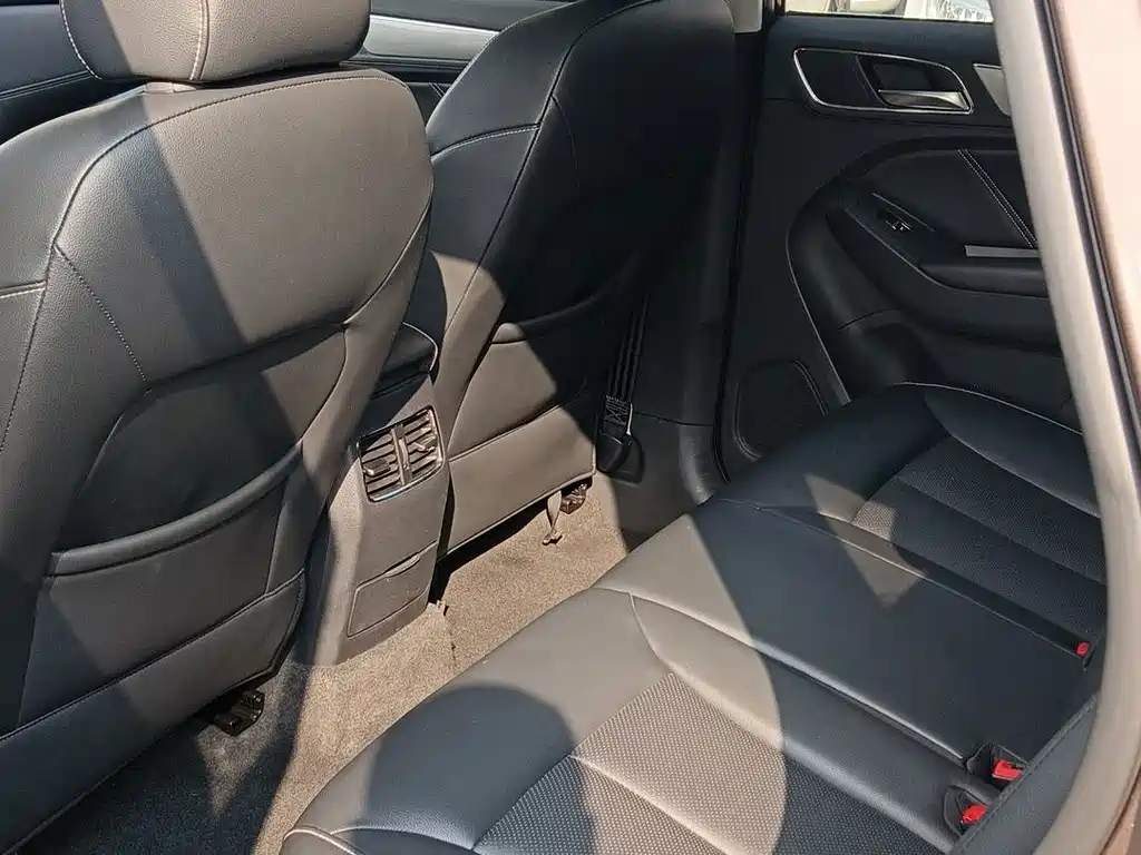 Roewe RX5 — миниатюра 6