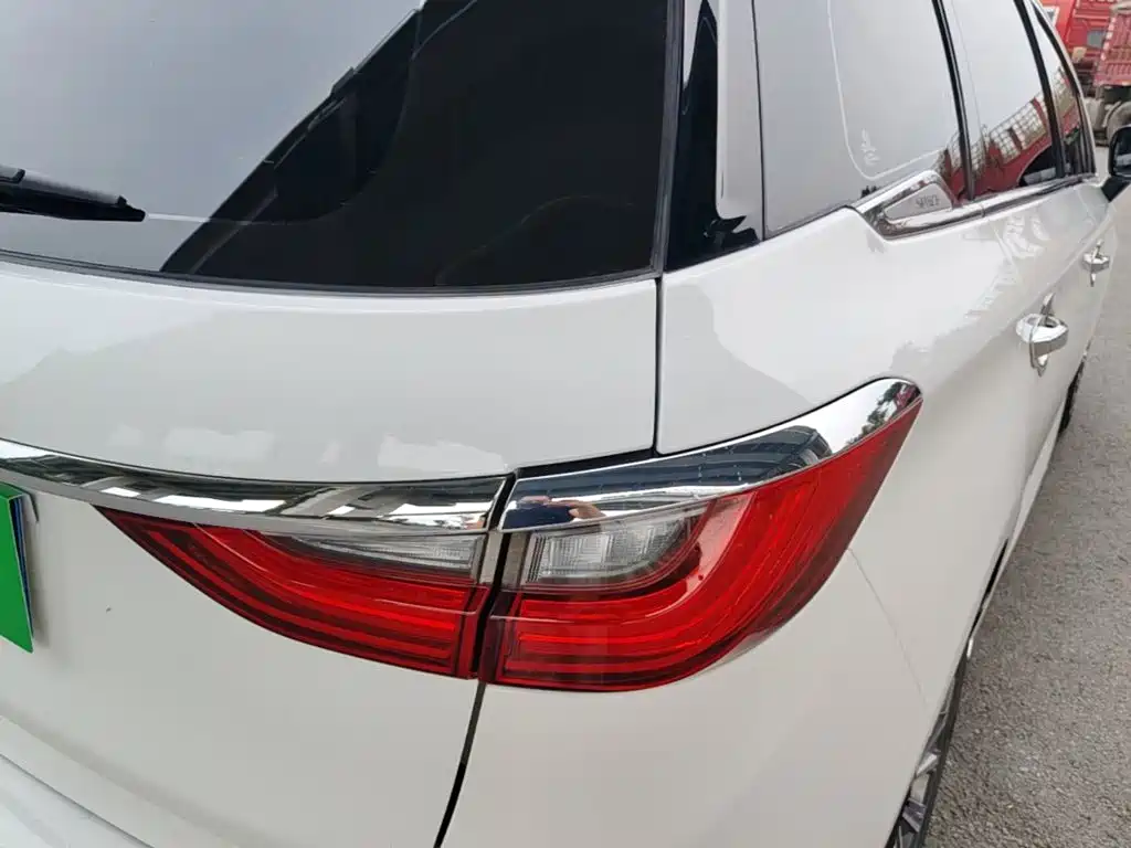 BYD MAX — миниатюра 8