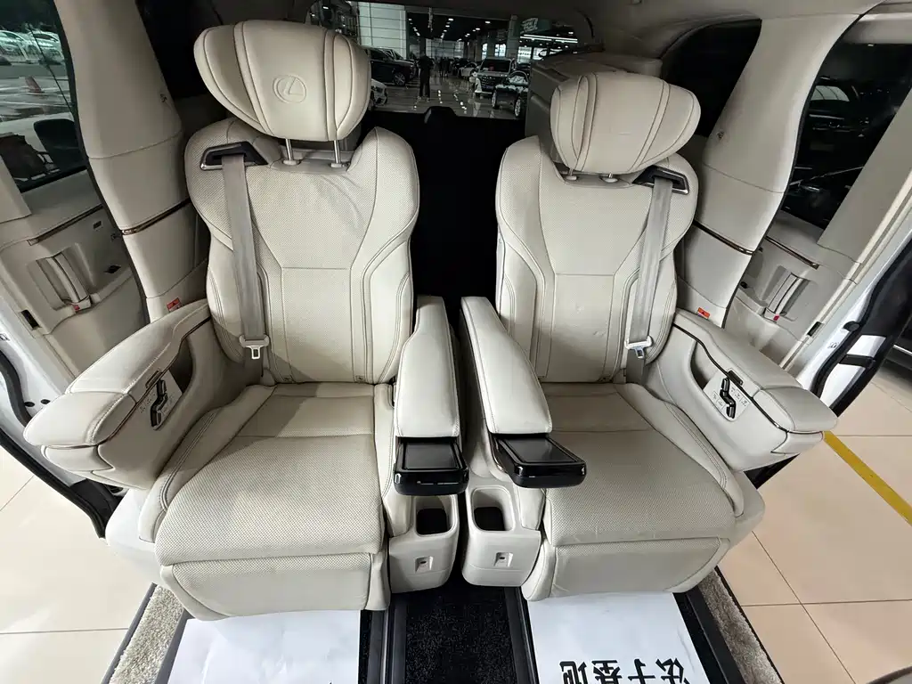 Lexus LM — миниатюра 17