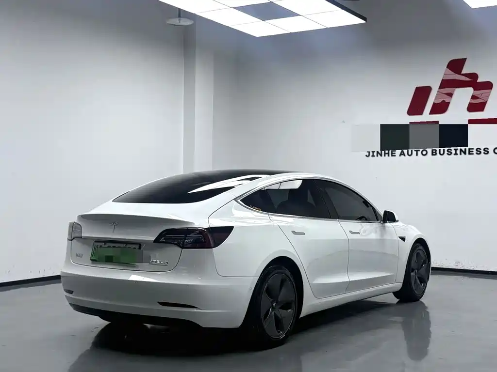 Tesla Model 3 — миниатюра 9