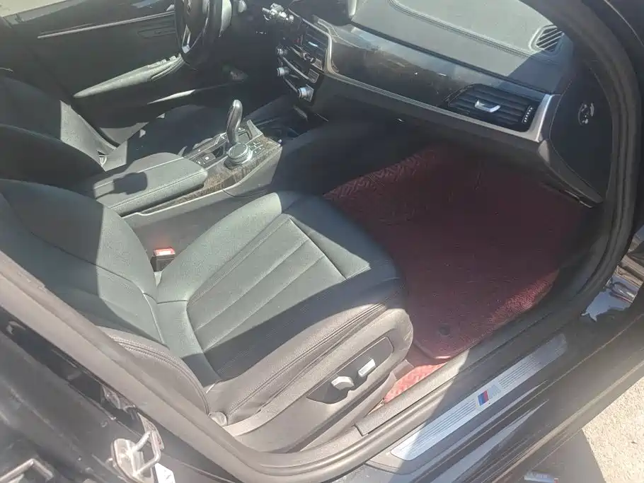 BMW 5 Series — миниатюра 8