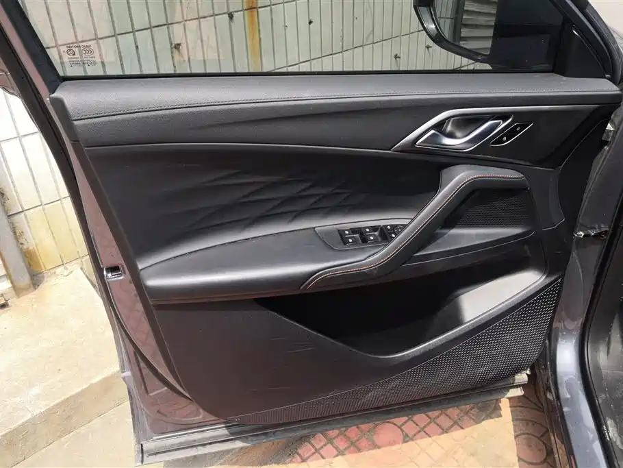 ROEWE RX5 NEW ENERGY