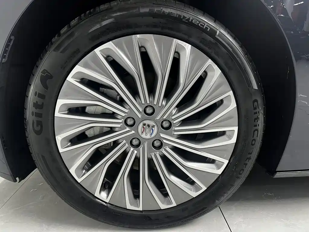 Buick Electra L7 — миниатюра 6