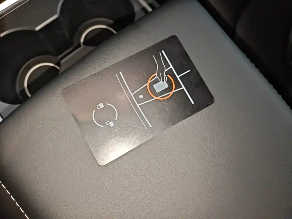 Tesla Model 3 — миниатюра 9
