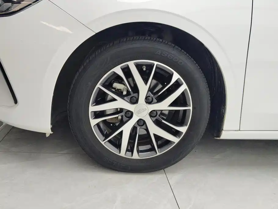 Geely Emgrand — миниатюра 6