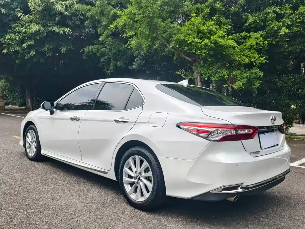 Toyota Camry — миниатюра 7