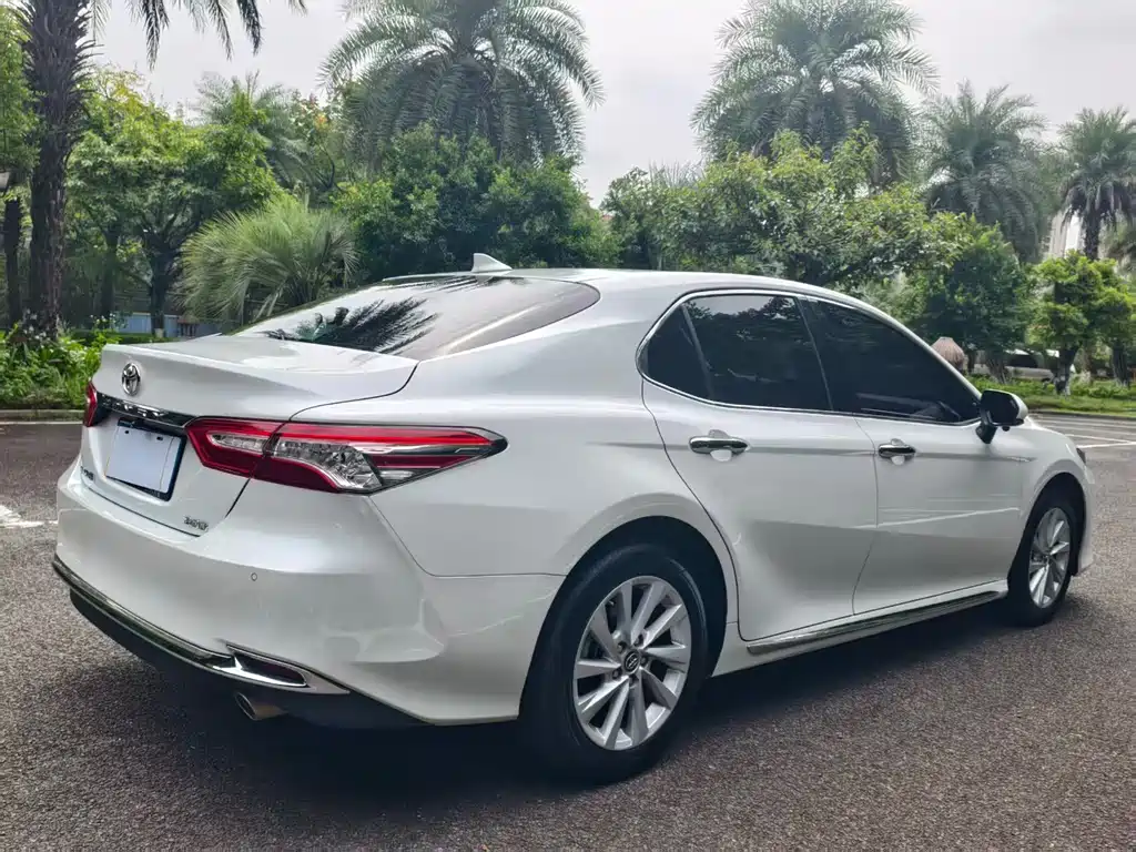 Toyota Camry — миниатюра 9