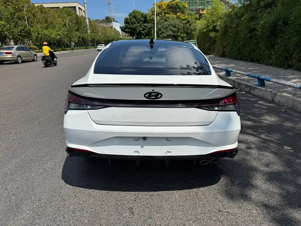 Hyundai Elantra — миниатюра 8