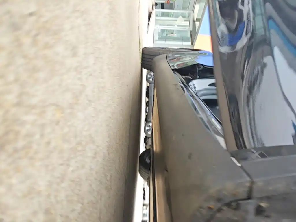 Tesla Model Y — миниатюра 21