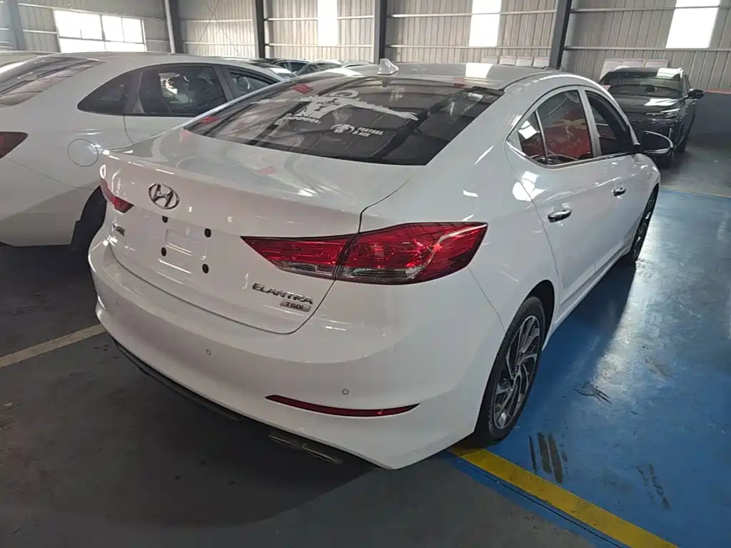 Hyundai Elantra — миниатюра 7