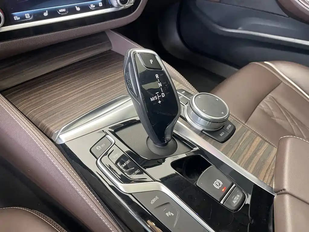 BMW 5 Series New Energy — миниатюра 4