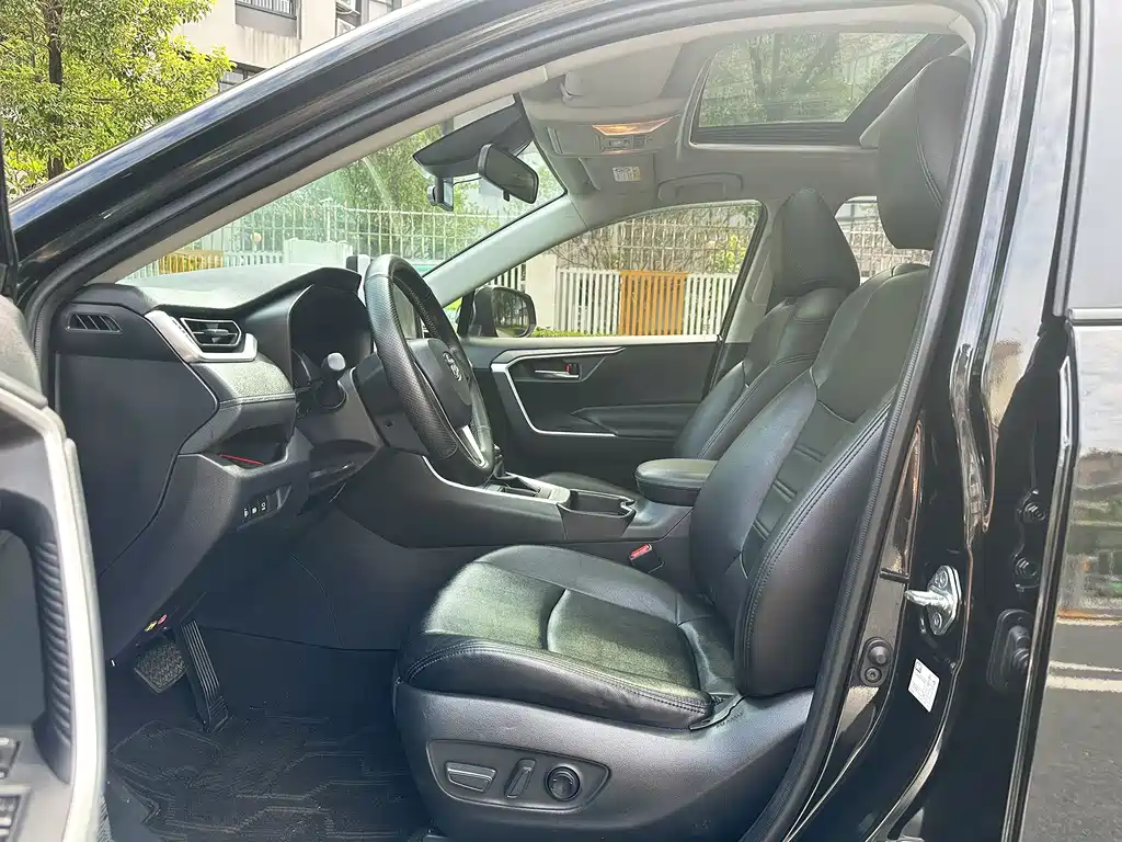 Toyota RAV4 — миниатюра 14