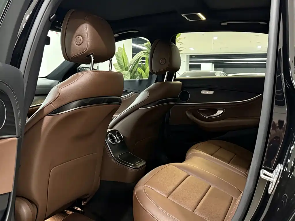 Mercedes-Benz E-Class — миниатюра 5