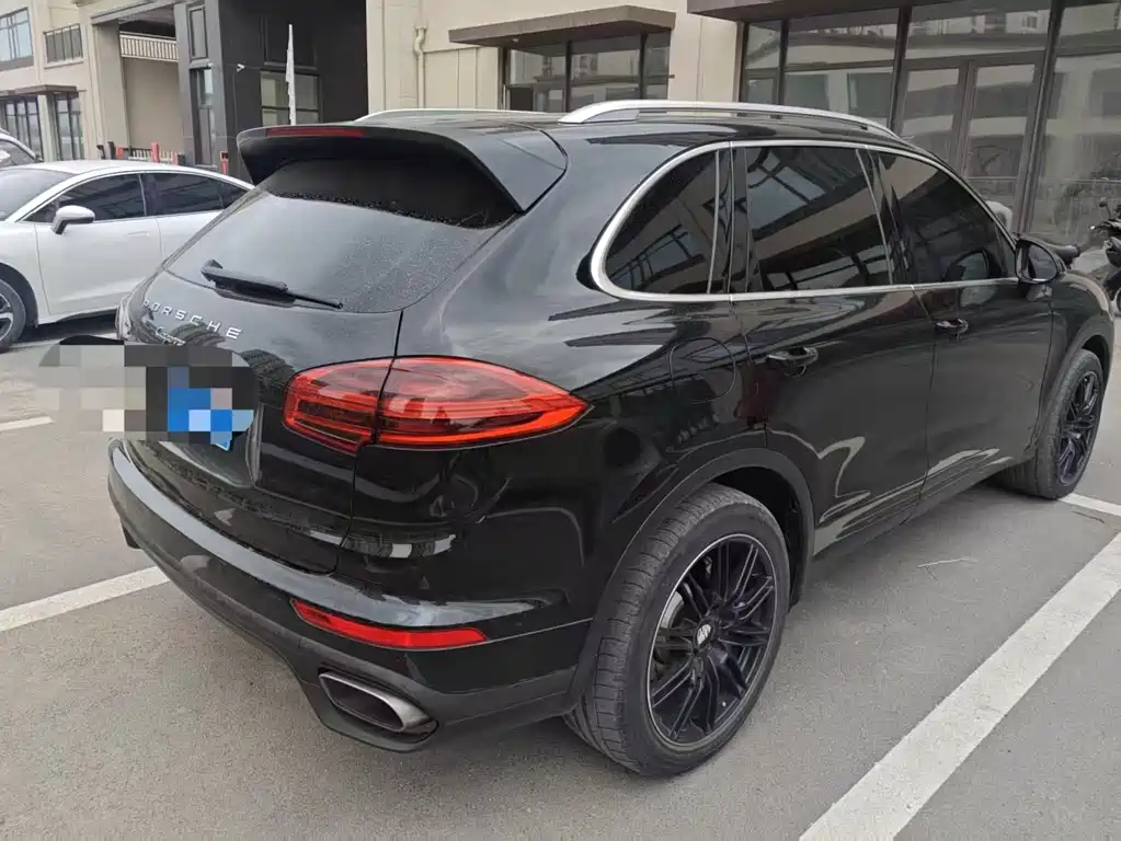 Porsche Cayenne — миниатюра 5
