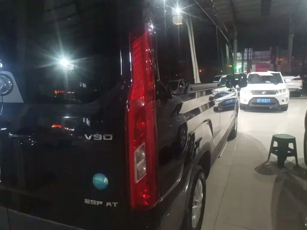 Maxus V90 2022 2.0T AT 6/7 мест
