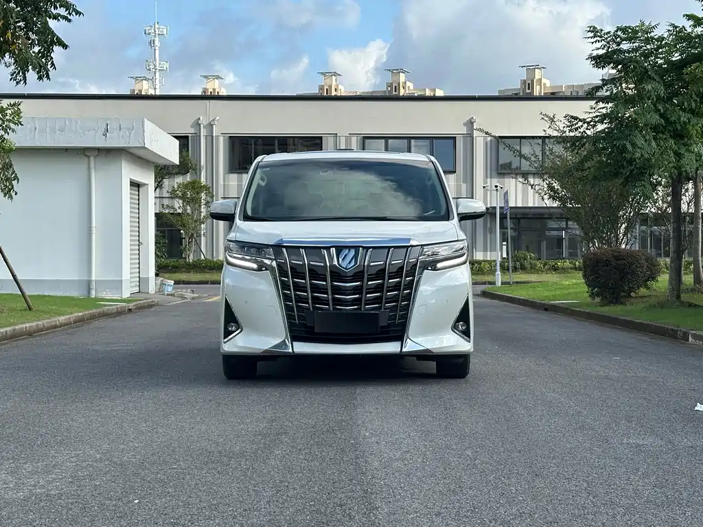 Toyota Alphard — миниатюра 2