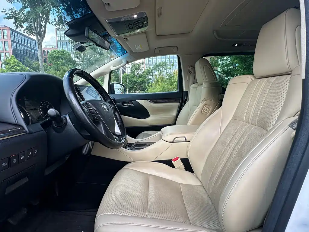 Toyota Alphard — миниатюра 13