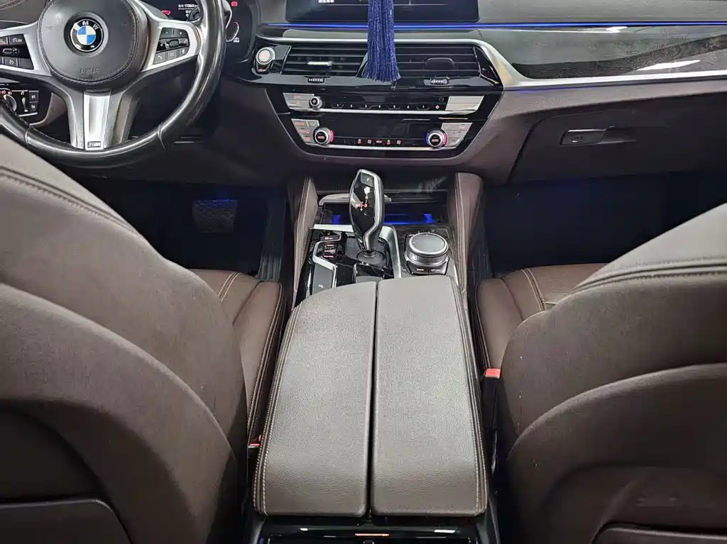 BMW 5 Series — миниатюра 6