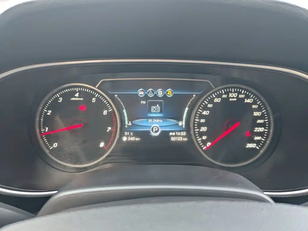 Hongqi Hongqi H5 — миниатюра 12