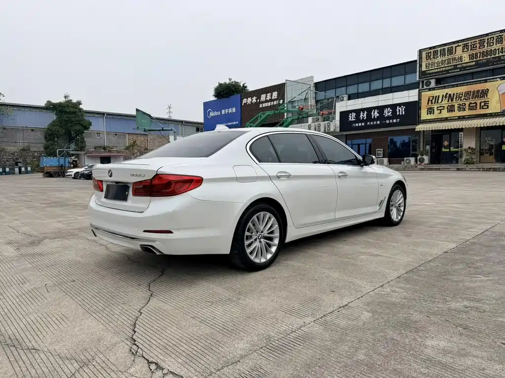 BMW 5 SERIES