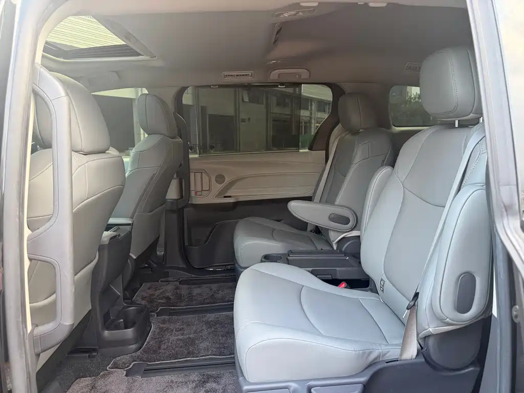 Toyota Sienna — миниатюра 5