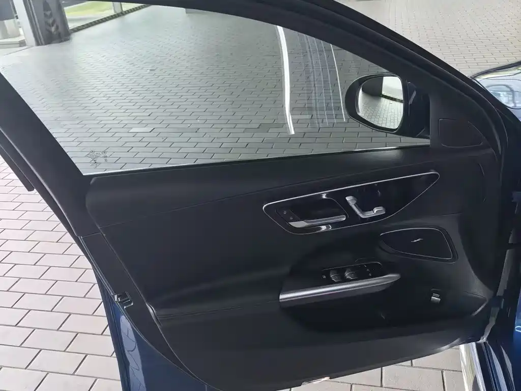 Mercedes-Benz C-Class — миниатюра 8