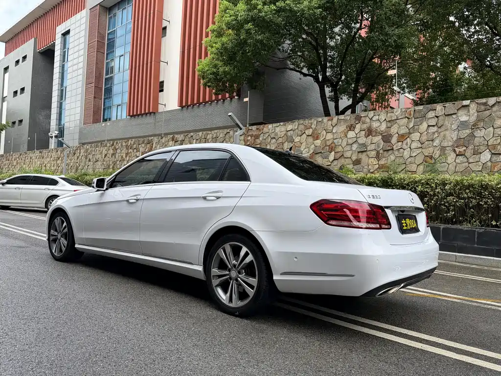 Mercedes-Benz E-Class — миниатюра 20