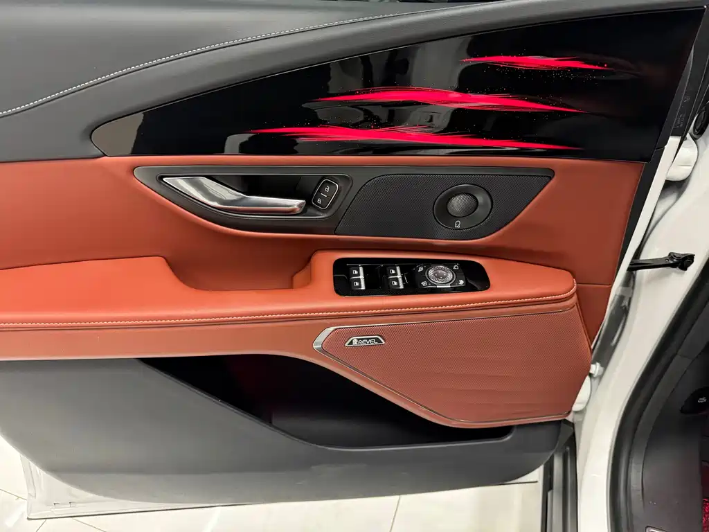 Lincoln Nautilus 2025 2.0T