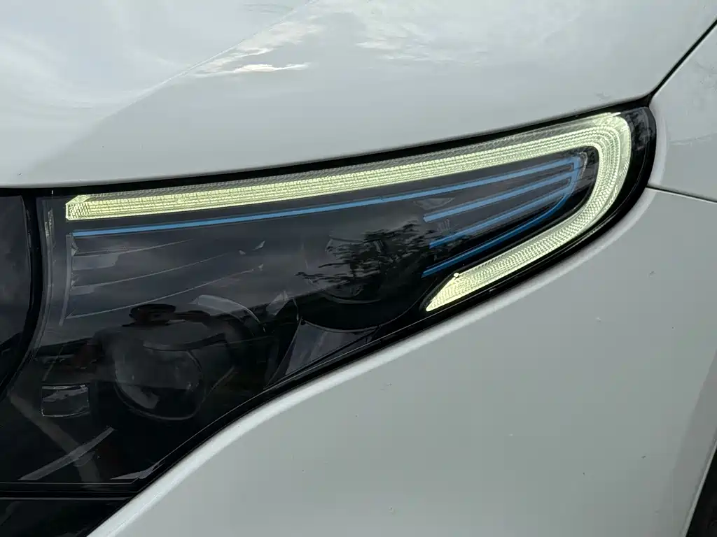 Mercedes-Benz EQC — миниатюра 4