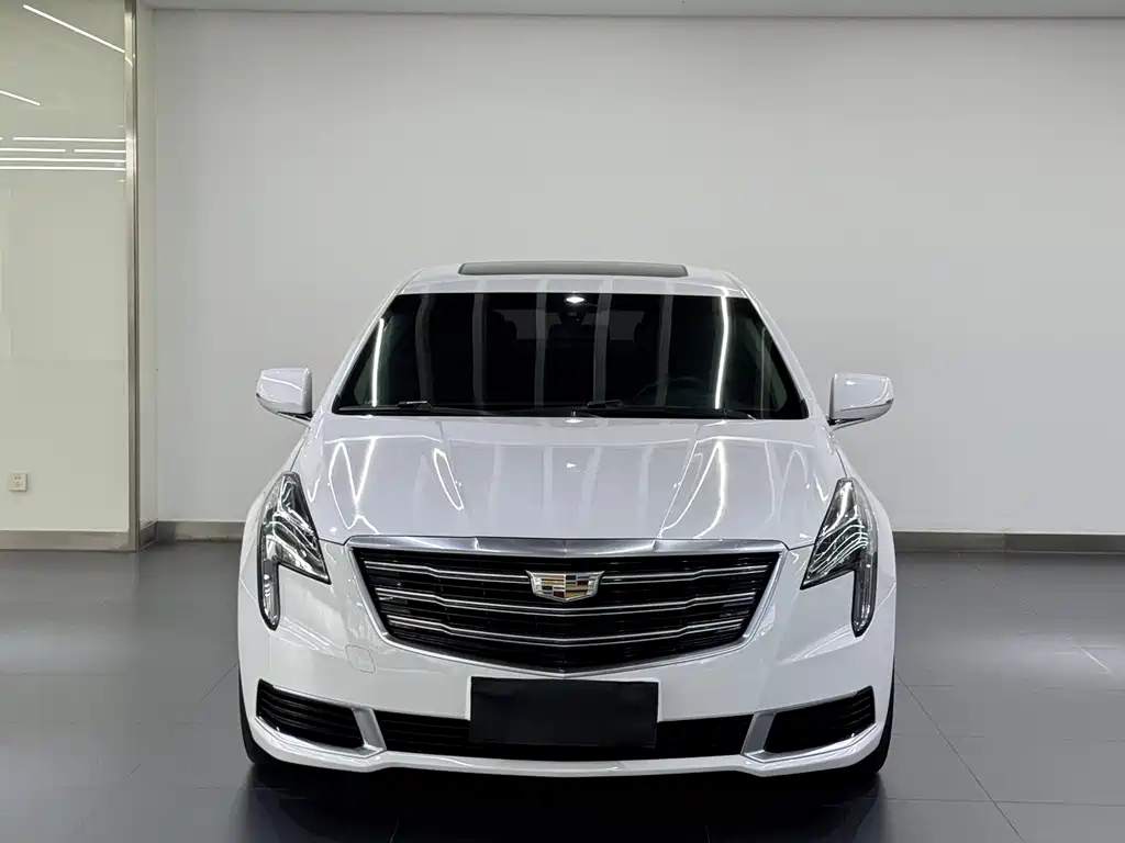CADILLAC  XTS